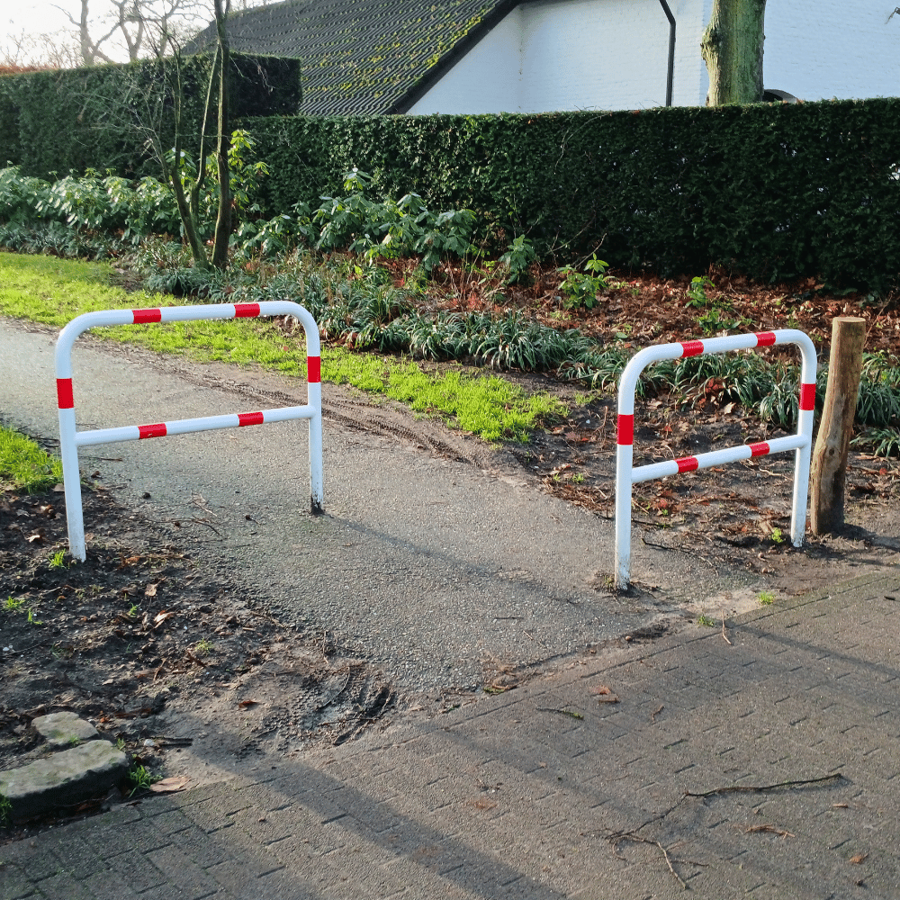 Beschermbeugel Ø48 mm | Wit-rood | Voor verankering in beton | Met tussenbuis