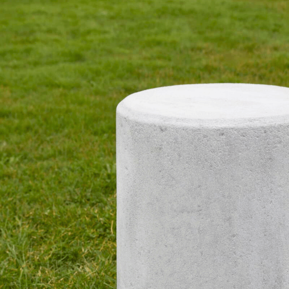 Betonnen poef grijs beton | 385 kg | Ø450x950 mm