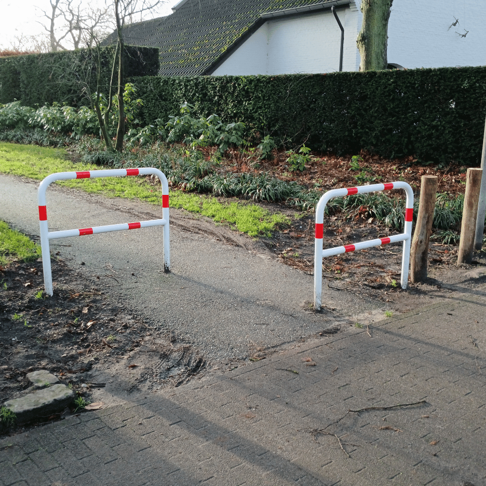 Fietssluis hek Ø48 mm | Breedte opties | Wit-rood | In beton verankeren