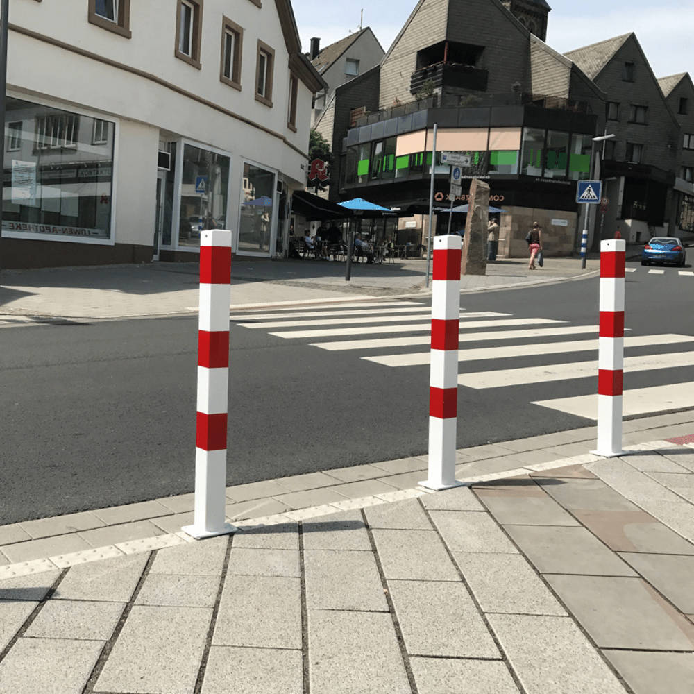 Parkeerpaal 70x70 mm | Wit-rood | Voor verankering in beton of op voetplaat