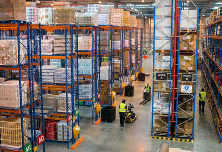 Hoekbescherming in magazijnen en parkeergarages: waarom juist die plekken kwetsbaar zijn