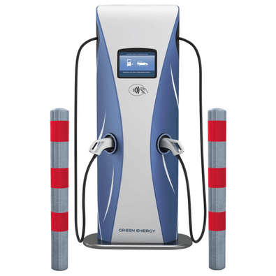Verzinkt-rode aanrijdbeveiliging palen (Ø76-102 mm) naast een elektrische laadpaal.