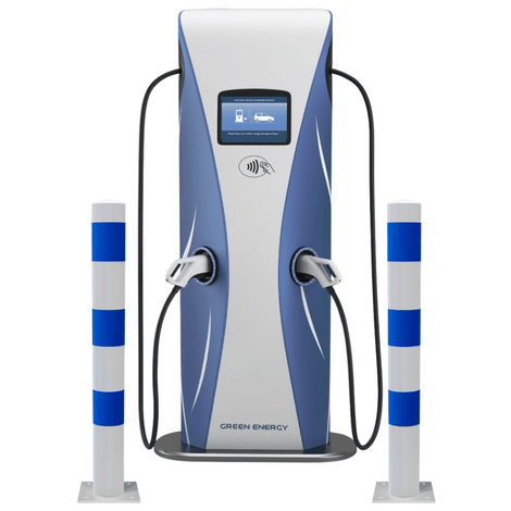 Wit-blauwe aanrijdbeveiliging palen (Ø76-102 mm) naast een laadpaal voor elektrische voertuigen.