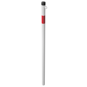 Witte kettingpaal Ø42 mm met rood reflecterend vlak en één kettingoog, voor betonverankering.