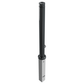 Zwarte design afzetpaal (Ø82 mm) met vlakke kop, uitneembaar voor betonverankering en driekantslot.