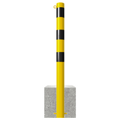 Gele en zwarte afzetpaal met betonvoet, Ø89 mm, voorzien van één kettingoog.