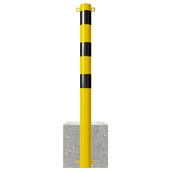 Gele en zwarte afzetpaal met betonvoet, Ø89 mm, twee kettingogen.