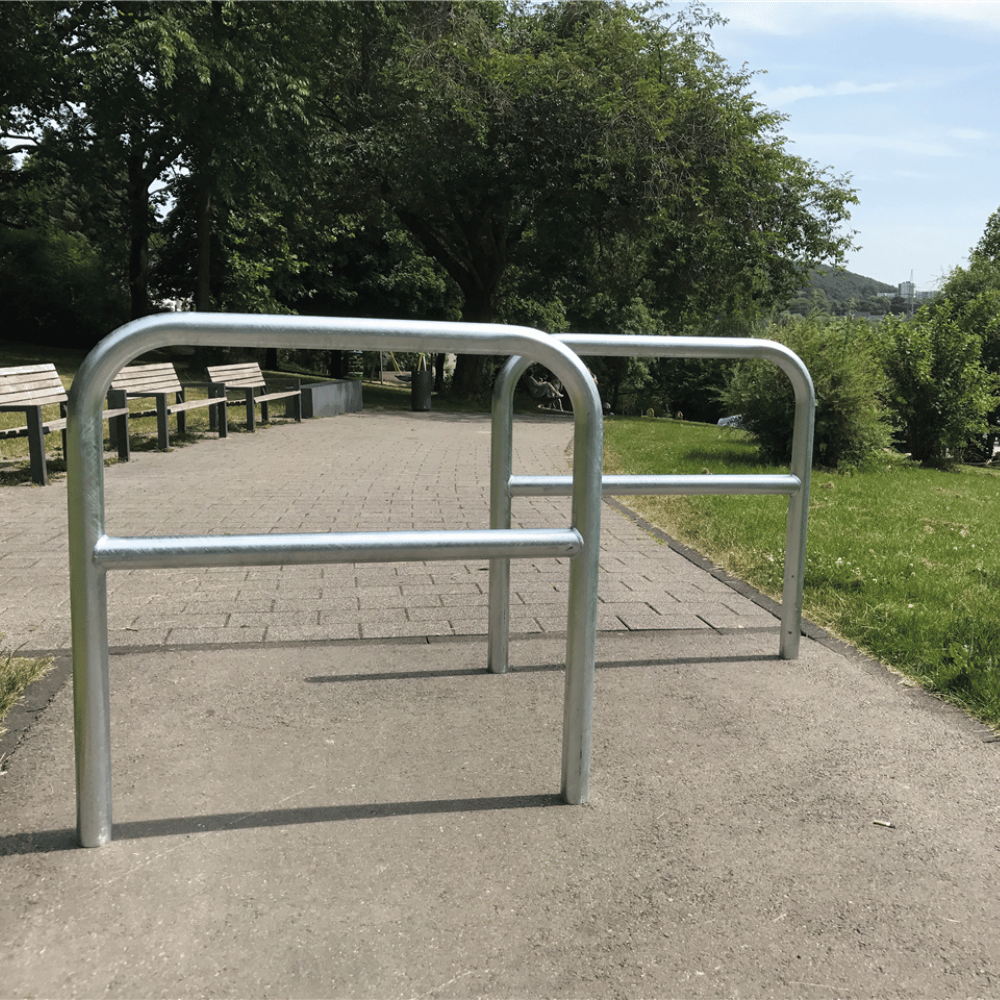 Beschermbeugel Ø60 mm | Verzinkt staal | Voor verankering in beton | Met tussenbuis