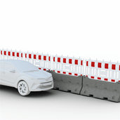 Grijze betonnen barriers met witte en rode kunststof afzethekken langs een witte auto.