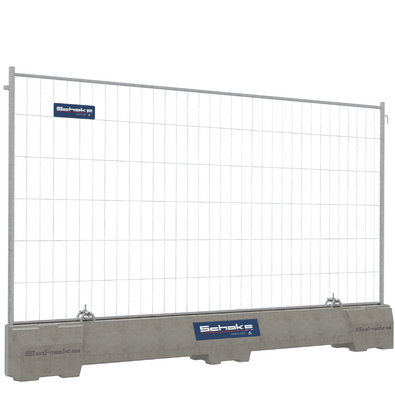 Grijze betonnen dwarsligger met gegalvaniseerd bouwhek en Schake logo's.