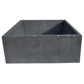 Donkergrijze, vierkante betonnen plantenbak van Oud Hollands stampbeton.