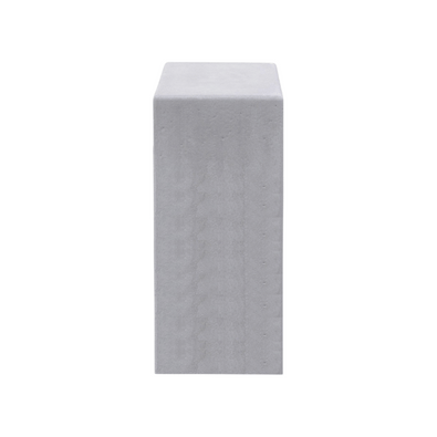 Grijze betonnen poef, 300x300x800 mm, strak rechthoekig design.