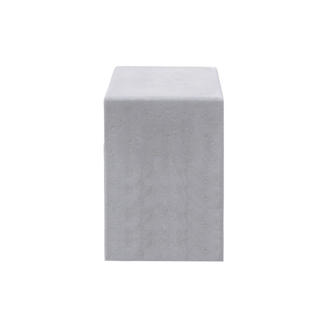 Grijze betonnen poef, kubusvormig, 450x450x650 mm, strak design.