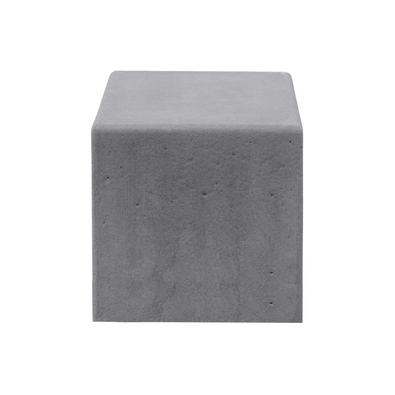 Antraciet betonnen poef, kubusvormig met licht afgeronde hoeken, 600x600x600 mm.