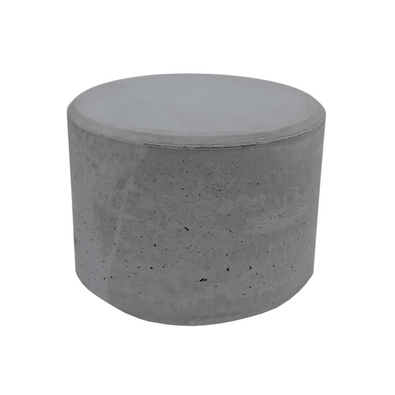 Antraciet betonnen poef, Ø650x500 mm, met strakke cilindervorm en gladde afwerking.