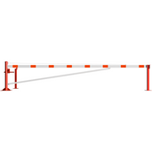 Rood-wit gestreepte draaiboom, 5500 mm, op voetplaat met twee vangpalen.