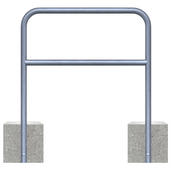 Verzinkt stalen fietsbeugel (Ø48 mm) met tussenbuis en twee betonvoeten, 1000x1200 mm.