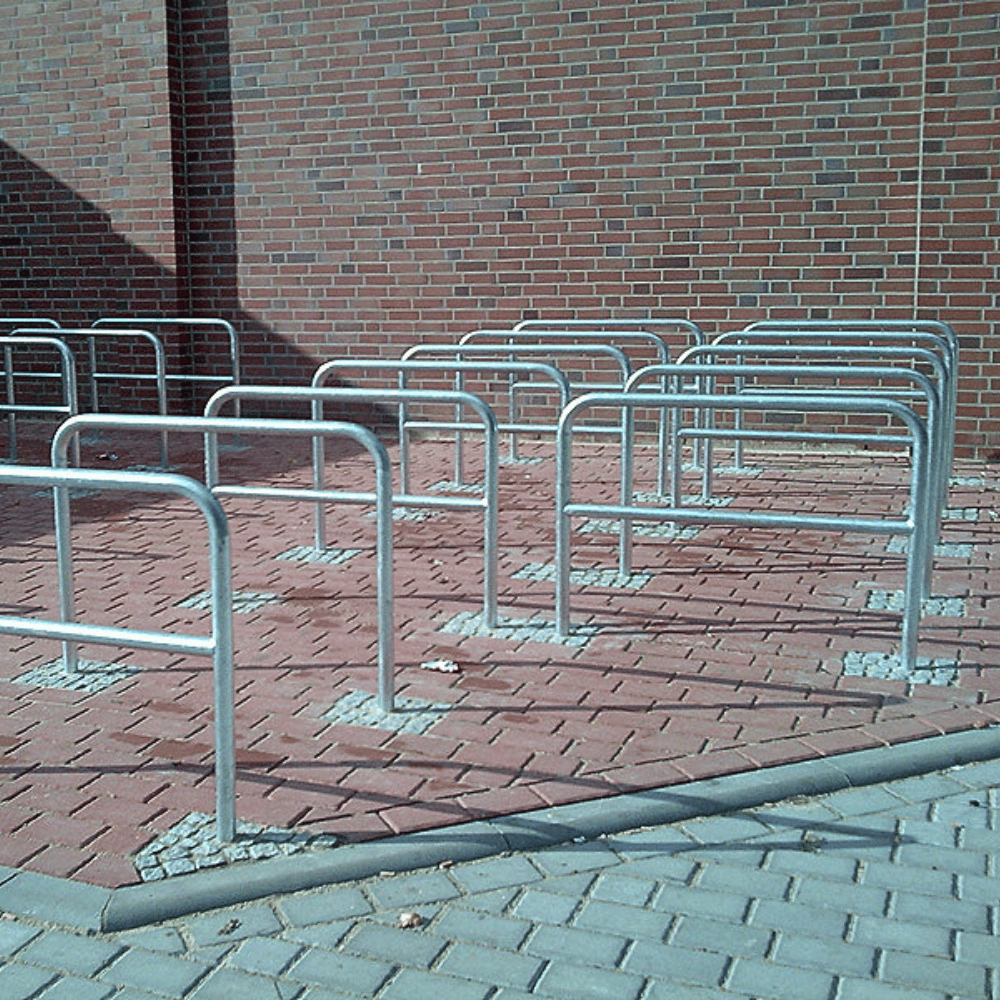 Fietsbeugel Ø48 mm met betonvoeten | Verzinkt staal met tussenbuis
