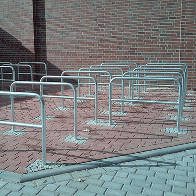 Fietsbeugel Ø48 mm met betonvoeten | Verzinkt staal met tussenbuis
