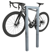 Verzinkte fietsbeugel (60x60 mm koker) met modern design, bevestigd aan een racefiets.