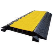 Zwarte rubberen kabeldrempel VBT met 5 kanalen en een gele, antislip bovenzijde.