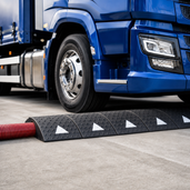 Kabelbrug voor zwaar vrachtverkeer met vrachtauto