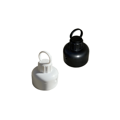 Witte en zwarte kettingadapters voor flexibele kunststof palen, met ophanglus.
