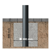 Donkere trottoirpaal Ø82 mm met bolkop, ingegraven in betonfundering van 400x300 mm.