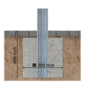 Verzinkte stalen afzetpaal Ø89 mm, verankerd in een 400x300 mm betonnen fundering in de grond.