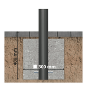 Zwarte trottoirpaal Ø76 mm met puntkop, ingegraven in betonfundering van 400x300 mm.