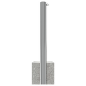 RVS afzetpaal, Ø102mm, K320 finish, met betonvoet en één kettingoog.