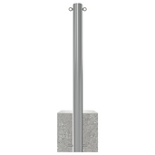RVS afzetpaal, Ø89 mm, K320 finish, met betonvoet en twee kettingogen.