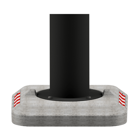 Zwarte stalen rampaal (Ø273 mm) met mobiele, grijze betonvoet en reflecterende strepen.