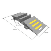 Grijze rubberen slangenbrug met 2 kanalen (85x90mm), gele strepen, en afmetingen 850x300mm.