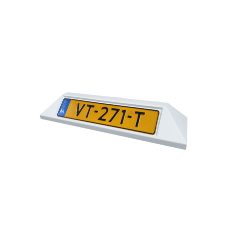Witte stootband met gele kentekenplaat VT-271-T, ideaal als parkeerplaats bord voor bedrijven.