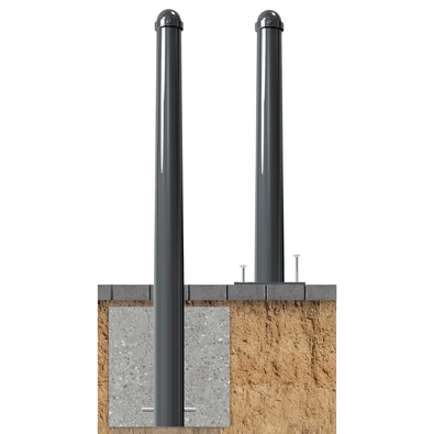 Trottoirpaal Ø108 mm, donkergrijs, met helm kop; één ingegraven in beton, de ander op straatniveau.