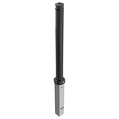 Zwarte Ø82 mm trottoirpaal met vlakke kop, uitneembaar voor betonverankering en cilinderslot.