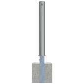 Uitneembare RVS afzetpaal Ø102 mm met betonvoet en cilinderslot, zilverkleurig.