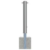 RVS afzetpaal Ø102 mm met driekantslot, 2 kettingogen en betonvoet.
