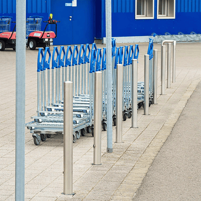 RVS afzetpalen Ø60 mm met betonvoet, glanzend, voor winkelwagentjes.