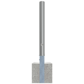 Uitneembare RVS afzetpaal Ø89 mm met driekantslot, gemonteerd in een betonnen voet.