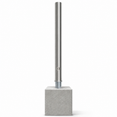 Uitneembare RVS afzetpaal Ø76 mm met betonvoet en slotoptie, zilverkleurig, cilindrisch design.