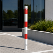 Uitneembare parkeerpaal 60 mm wit-rood met driekantslot voor een kantoorgebouw
