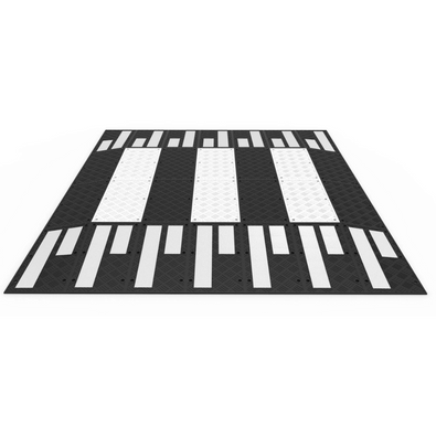 Zebra verkeersplateau, 400x350x10 cm, zwart met witte strepen, rubberen constructie.
