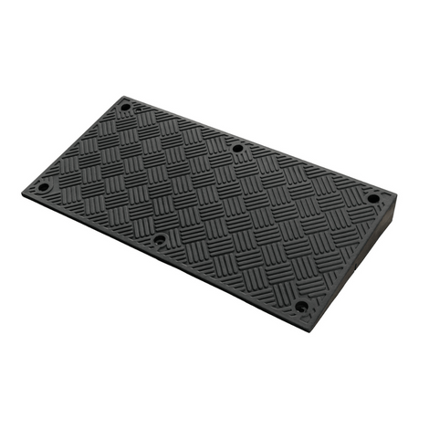Zwart rubberen verkeersplateau, 400x350x10 cm, met antislip vlechtpatroon en montagegaten.