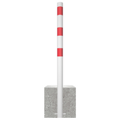 Wit-rode parkeerpaal met Ø76 mm diameter en reflecterende banden, stevig verankerd in een betonvoet.